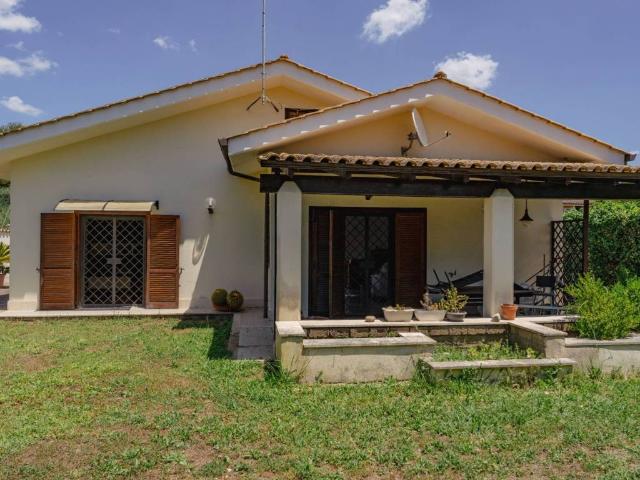 Villa in vendita a Sacrofano RM