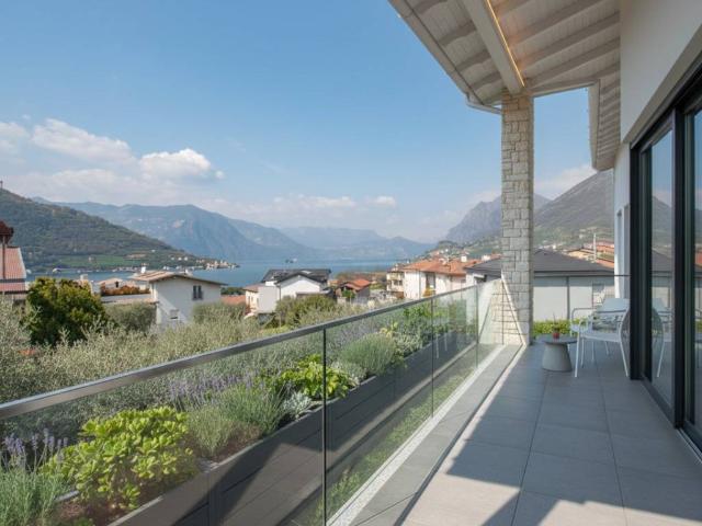 Villa in vendita a Sale Marasino BS