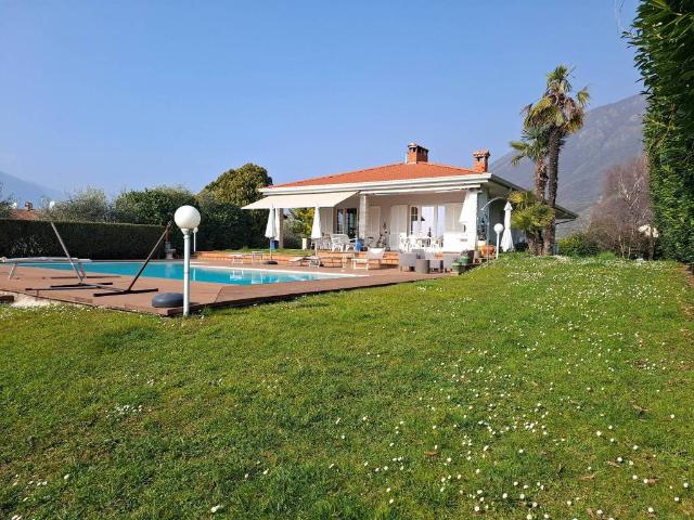 Villa in vendita a Sale Marasino BS