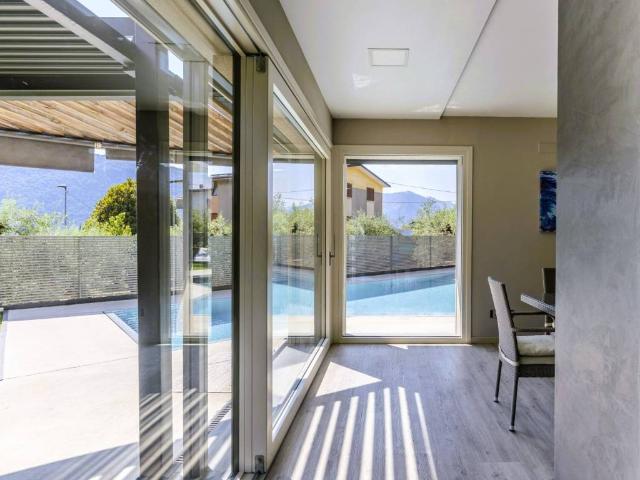 Villa in vendita a Sale Marasino BS