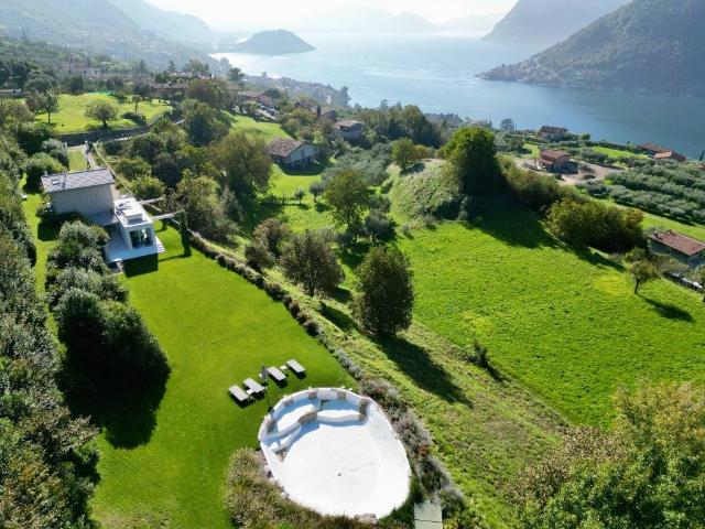 Villa in vendita a Sale Marasino BS