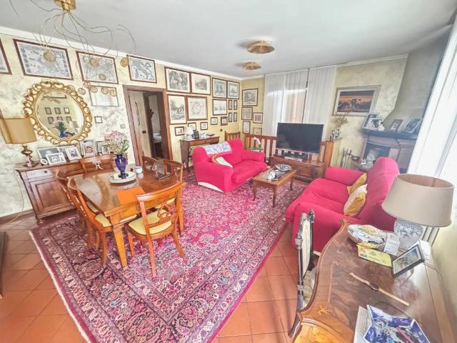 Villa in vendita a Sale Marasino BS