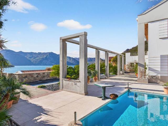 Villa in vendita a Sale Marasino BS