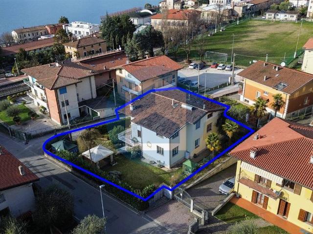 Villa in vendita a Sale Marasino BS