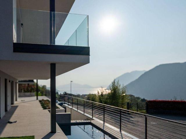 Villa in vendita a Sale Marasino BS