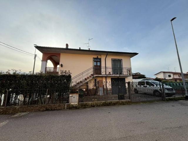 Villa in vendita a Salerano sul Lambro LO