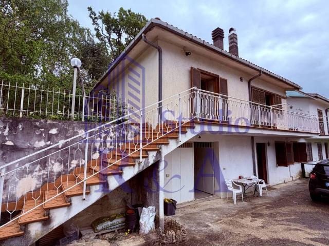 Villa in vendita a Salisano RI