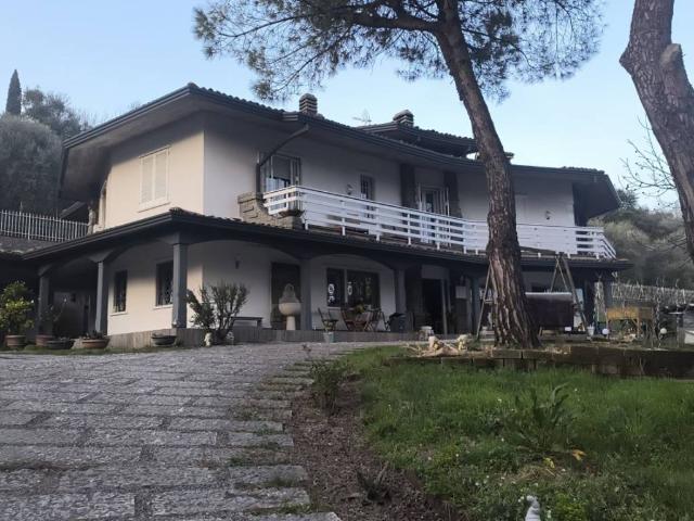 Villa in vendita a Salò BS