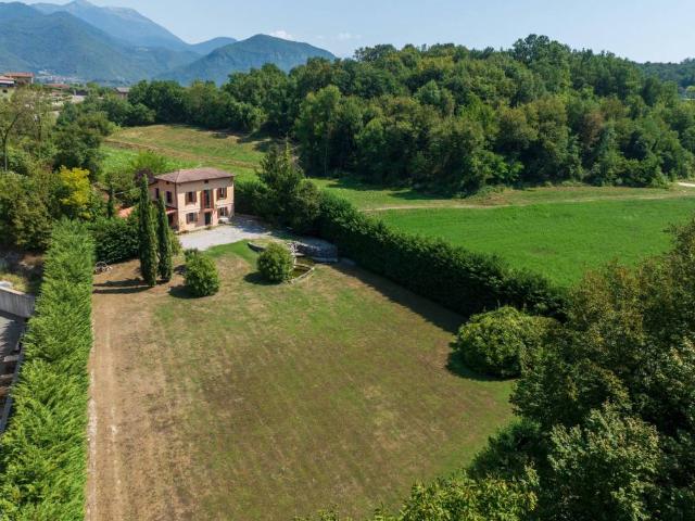 Villa in vendita a Salò BS