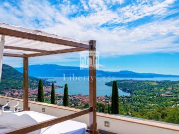 Villa in vendita a Salò BS