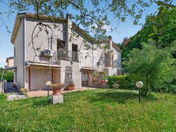 Villa in vendita a Salò BS