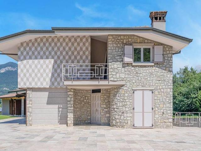 Villa in vendita a Salò BS