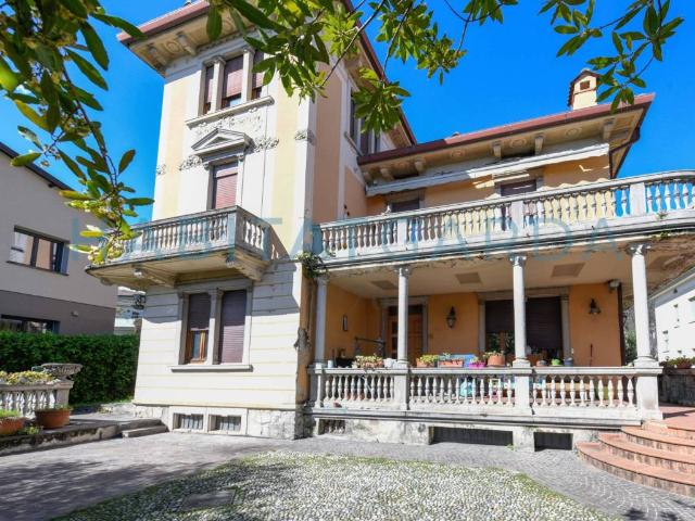 Villa in vendita a Salò BS