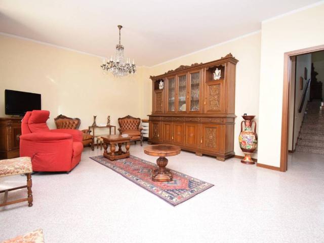 Villa in vendita a Salsomaggiore Terme PR