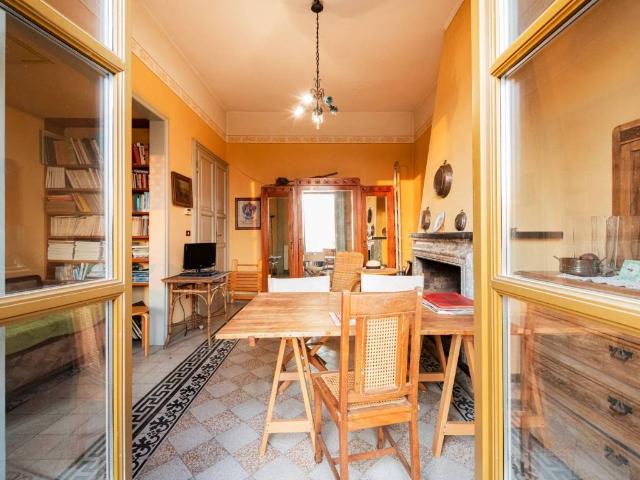 Villa in vendita a Saltrio VA