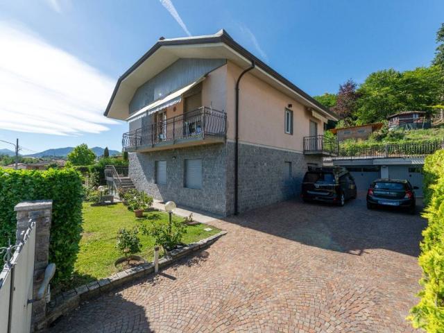 Villa in vendita a Saltrio VA