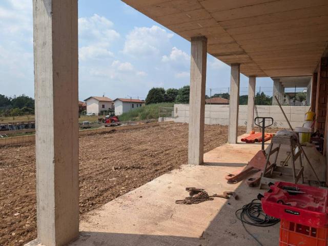 Villa in vendita a Saltrio VA