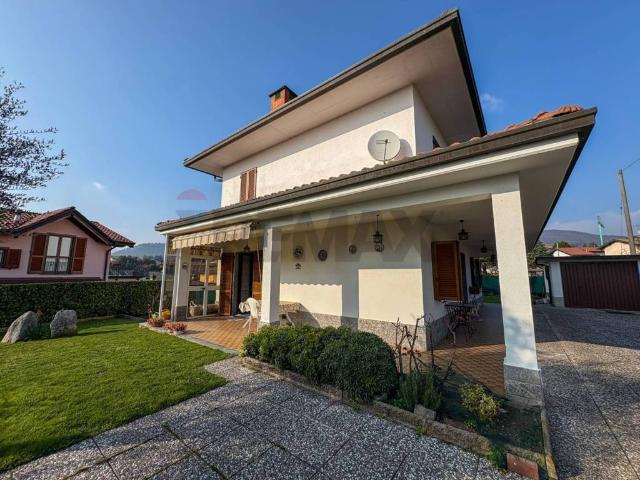 Villa in vendita a Saltrio VA