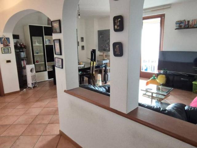 Villa in vendita a Saltrio VA