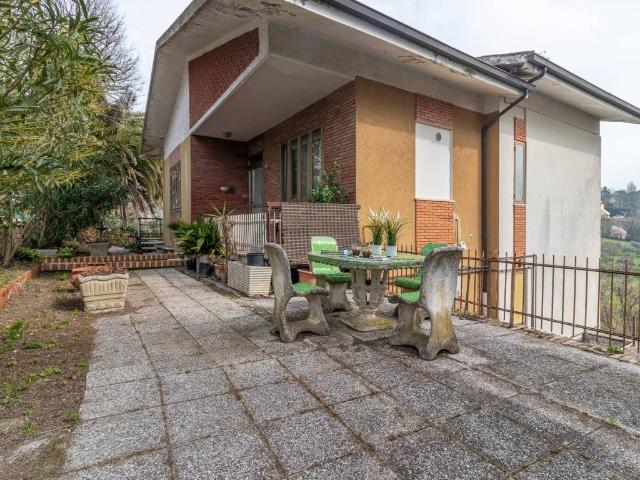Villa in vendita a Saludecio RN