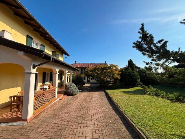 Villa in vendita a Salussola BI