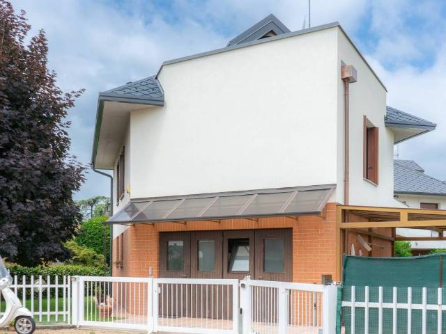 Villa in vendita a Samarate VA
