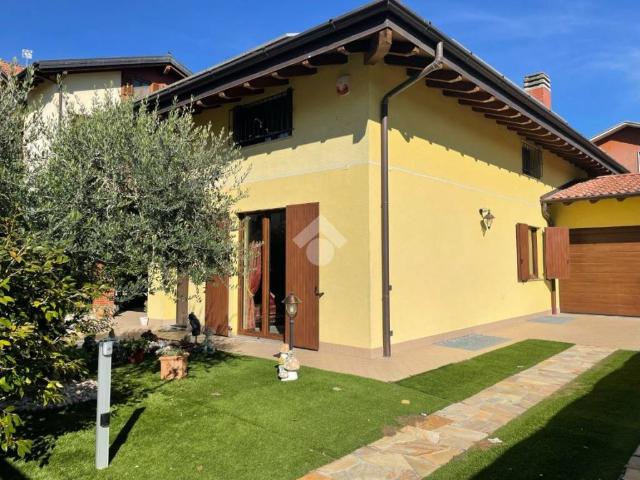 Villa in vendita a Samarate VA