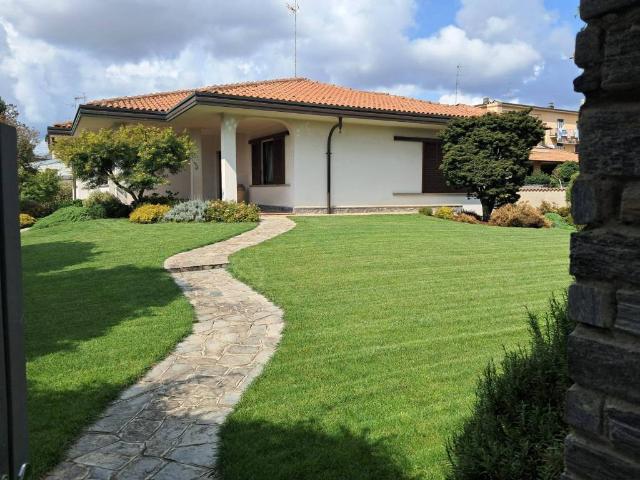 Villa in vendita a Samarate VA
