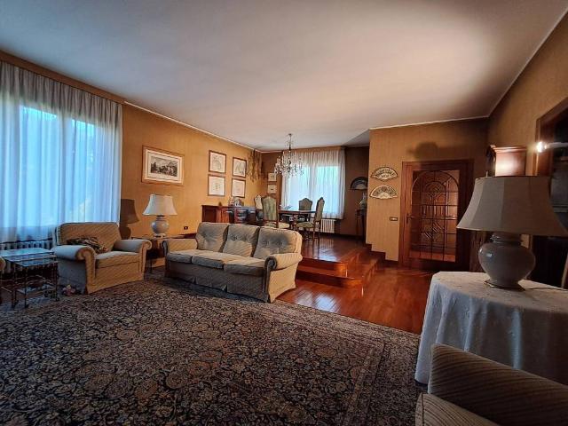 Villa in vendita a Samarate VA