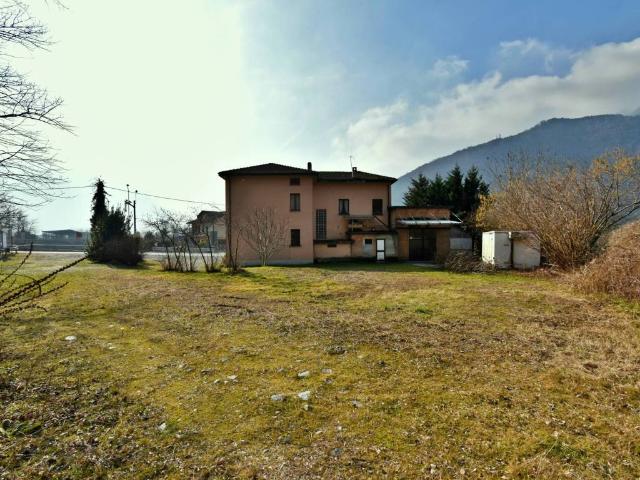 Villa in vendita a Samolaco SO