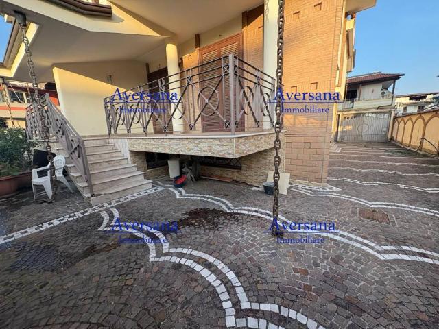 Villa in vendita a San Marcellino CE