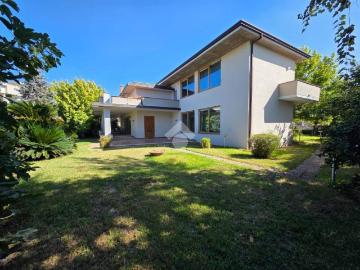 Villa in vendita a San Marcellino CE