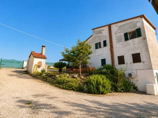 Villa in vendita a San Marcello AN