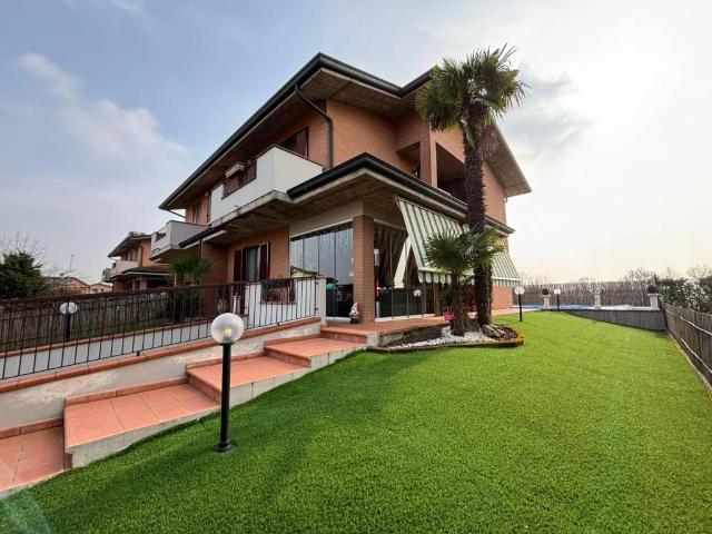 Villa in vendita a San Martino in Strada LO