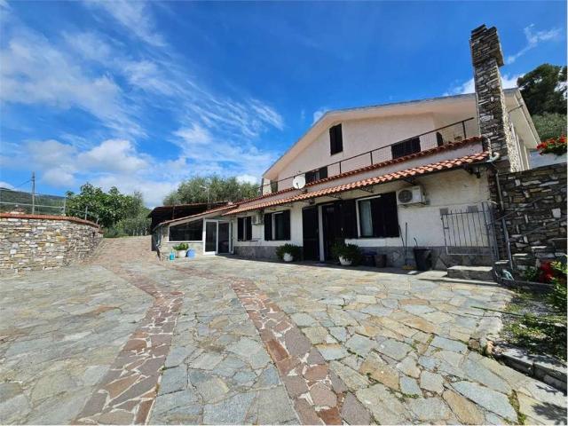 Villa in vendita a San Bartolomeo al Mare IM