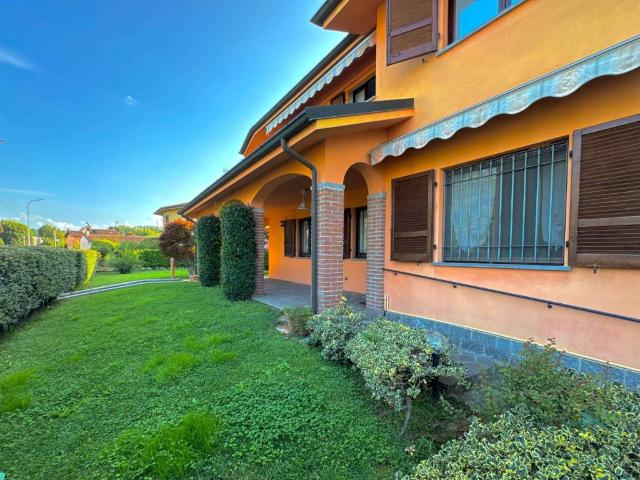 Villa in vendita a San Colombano al Lambro MI