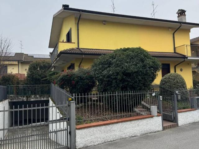 Villa in vendita a San Colombano al Lambro MI