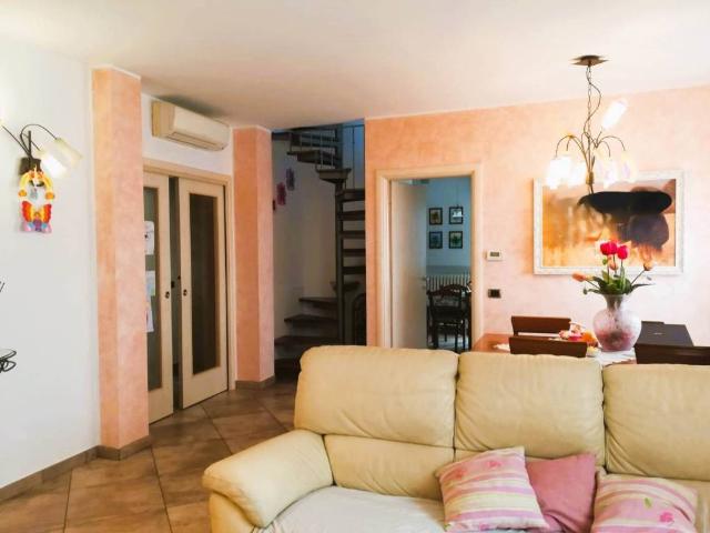 Villa in vendita a San Costanzo PU