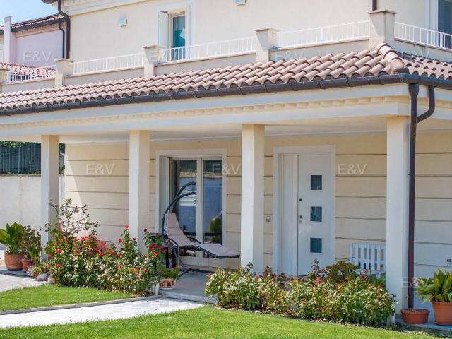 Villa in vendita a San Costanzo PU