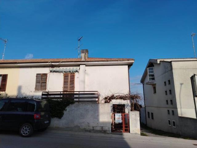 Villa in vendita a San Costanzo PU