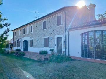 Villa in vendita a San Costanzo PU