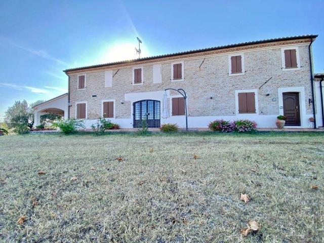 Villa in vendita a San Costanzo PU