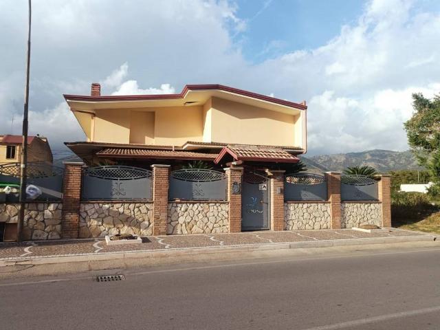 Villa in vendita a San Felice a Cancello CE
