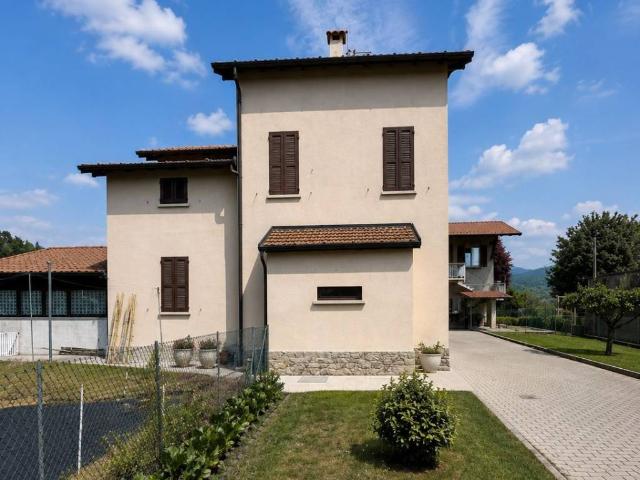 Villa in vendita a San Fermo della Battaglia CO