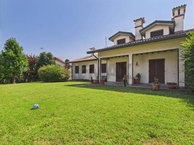 Villa in vendita a San Genesio ed Uniti PV