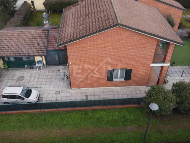 Villa in vendita a San Genesio ed Uniti PV