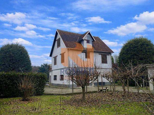Villa in vendita a San Genesio ed Uniti PV