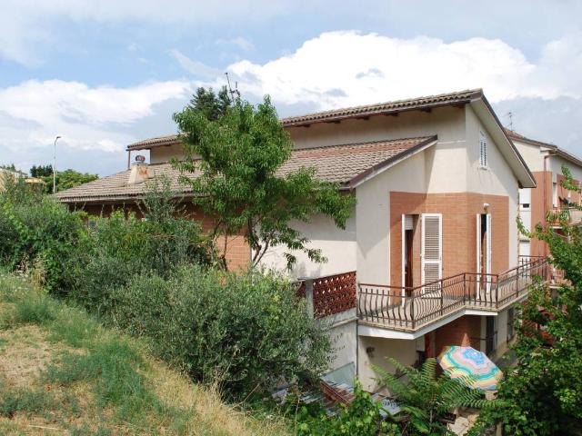 Villa in vendita a San Ginesio MC