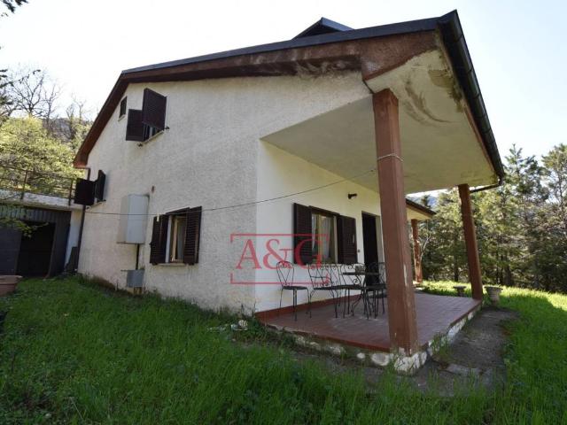 Villa in vendita a San Ginesio MC