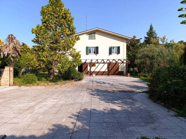 Villa in vendita a San Ginesio MC